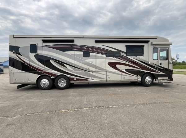 2019 Newmar Dutch Star 4018 - Image 5
