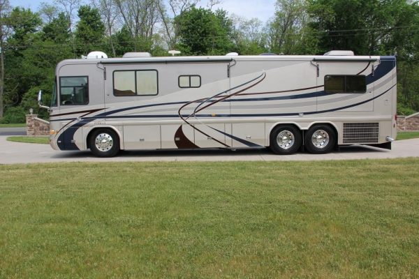 2004 Country Coach Intrigue Suite Escape - Image 62