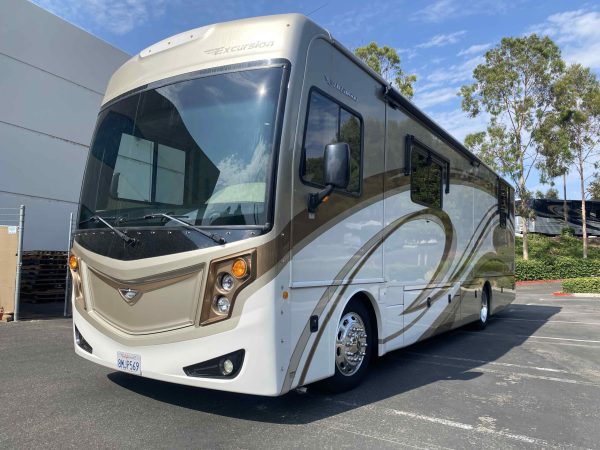 2013 Fleetwood Excursion 33A - Image 2