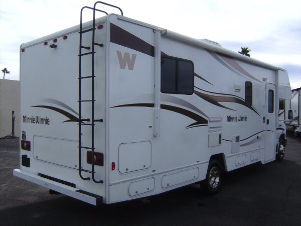 2015 Winnebago Minnie Winnie 27Q - Image 4
