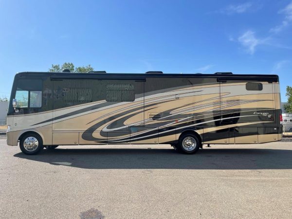 2016 Newmar Canyon Star 3911 - Image 4