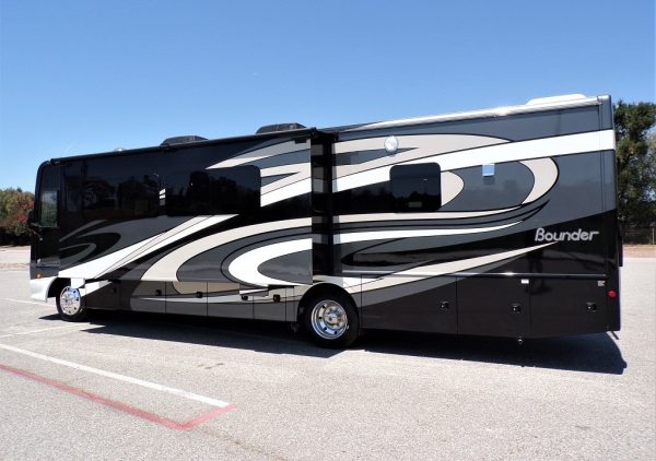 2019 Fleetwood Bounder 35K - Image 54