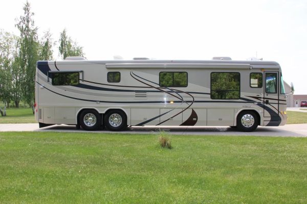 2004 Country Coach Intrigue Suite Escape - Image 65
