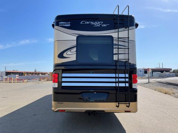 2016 Newmar Canyon Star 3911 - Image 6