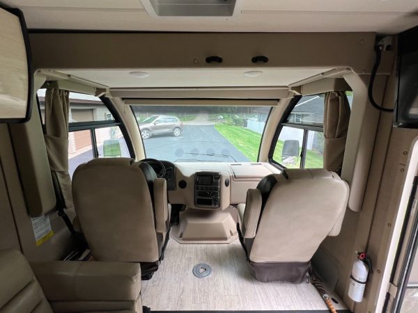 2018 Thor Motor Coach Vegas 25.3 - Image 7