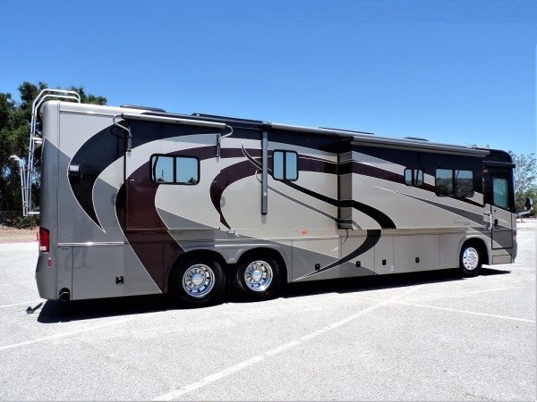 2005 Country Coach Allure 470 Series Mckenzie Bridge - Image 28