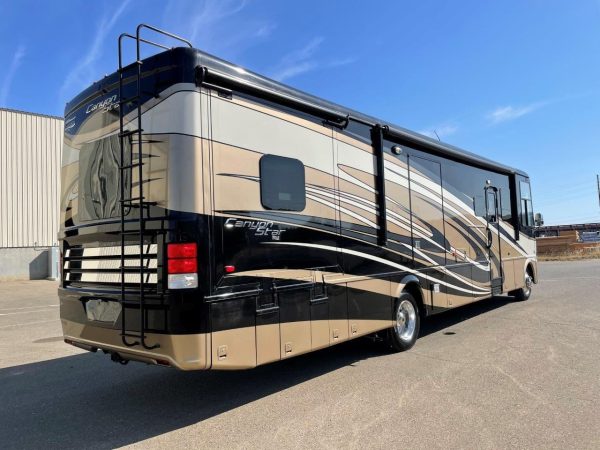 2016 Newmar Canyon Star 3911 - Image 7