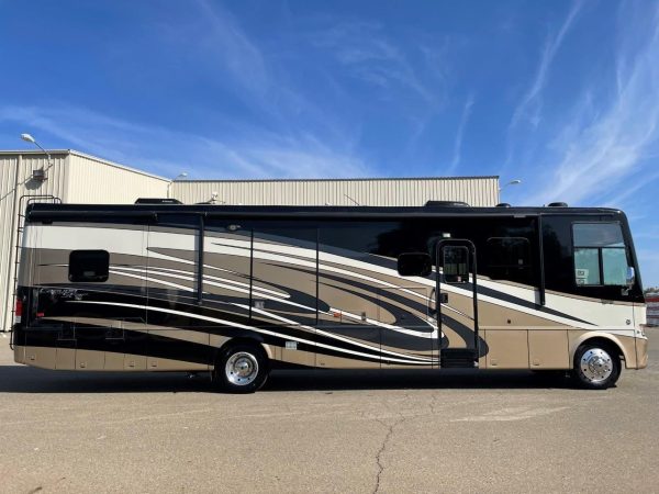 2016 Newmar Canyon Star 3911 - Image 8