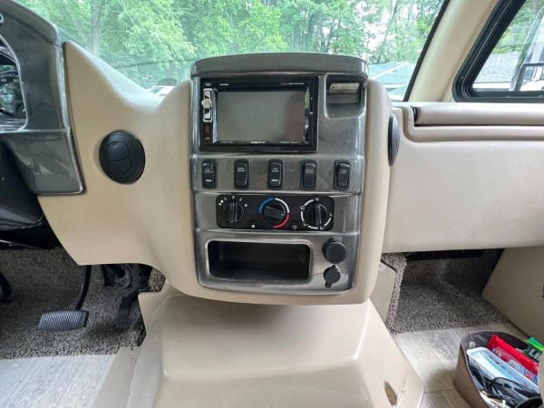 2018 Thor Motor Coach Vegas 25.3 - Image 9