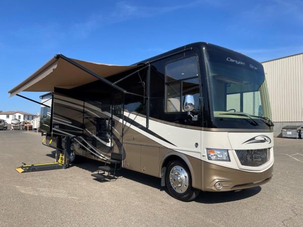 2016 Newmar Canyon Star 3911 - Image 9