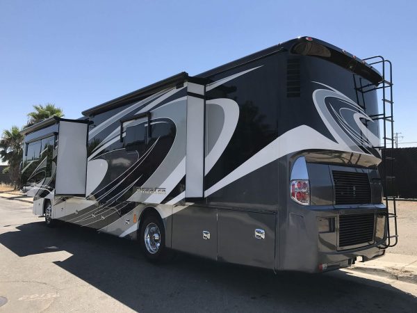 2016 Tiffin Phaeton 40AH - Image 8