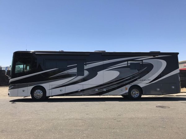 2016 Tiffin Phaeton 40AH - Image 9