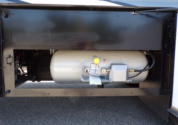 2019 Fleetwood Bounder 35K - Image 10