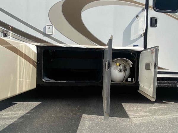 2013 Fleetwood Excursion 33A - Image 10