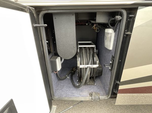 2019 Newmar Dutch Star 4018 - Image 14