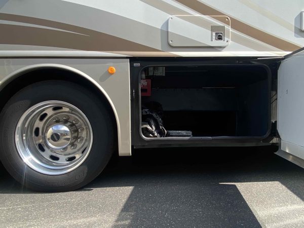 2013 Fleetwood Excursion 33A - Image 11
