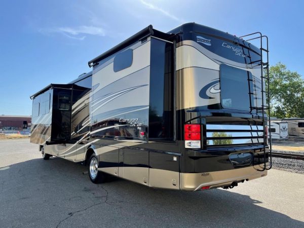 2016 Newmar Canyon Star 3911 - Image 12