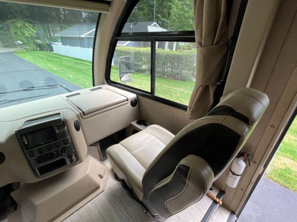 2018 Thor Motor Coach Vegas 25.3 - Image 13