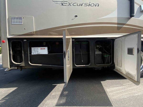 2013 Fleetwood Excursion 33A - Image 12