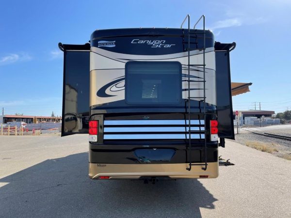 2016 Newmar Canyon Star 3911 - Image 13