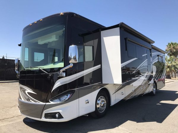2016 Tiffin Phaeton 40AH - Image 12