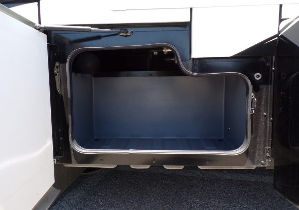 2019 Fleetwood Bounder 35K - Image 7