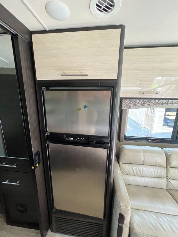 2018 Thor Motor Coach Vegas 25.3 - Image 15