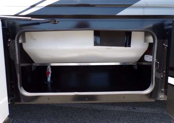 2019 Fleetwood Bounder 35K - Image 6