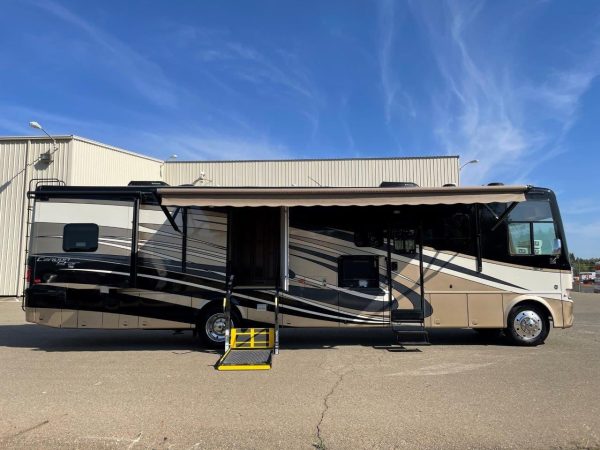 2016 Newmar Canyon Star 3911 - Image 15