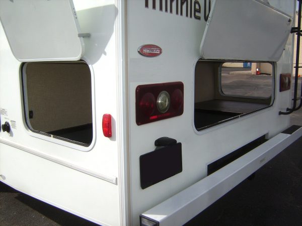 2015 Winnebago Minnie Winnie 27Q - Image 18