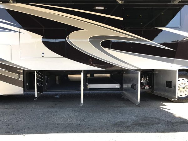 2016 Tiffin Phaeton 40AH - Image 17