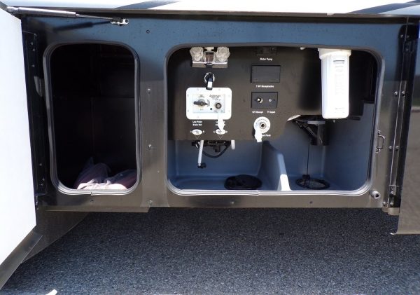 2019 Fleetwood Bounder 35K - Image 3