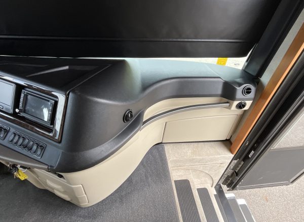 2019 Newmar Dutch Star 4018 - Image 21