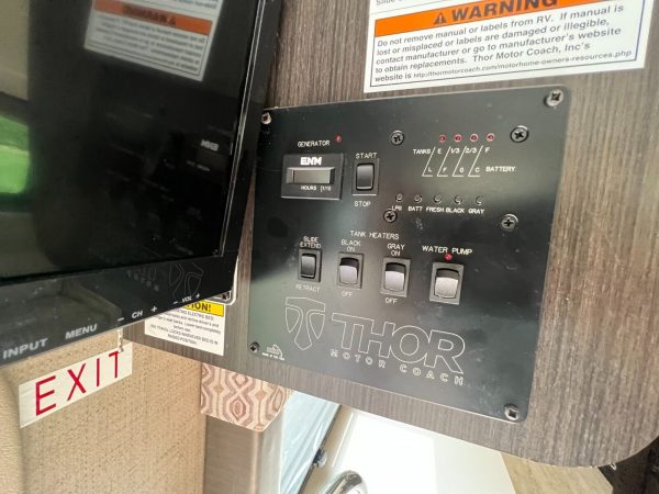 2018 Thor Motor Coach Vegas 25.3 - Image 20
