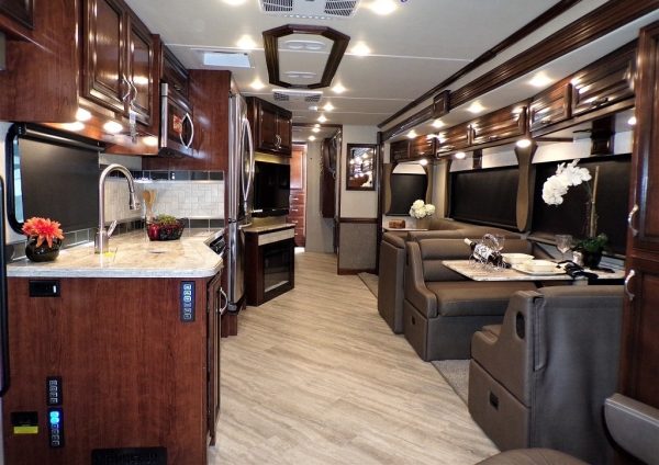 2019 Fleetwood Bounder 35K - Image 11