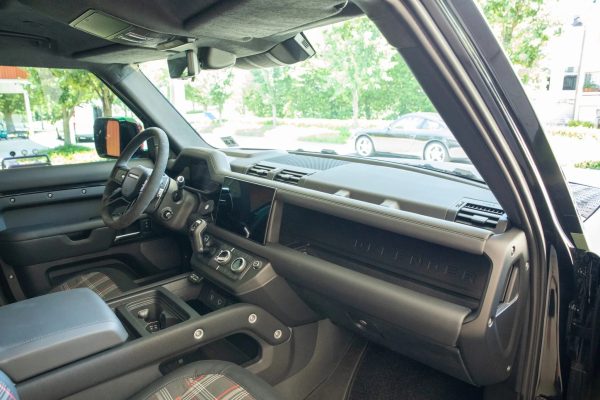 2022 Land Rover Defender 110 - Image 33