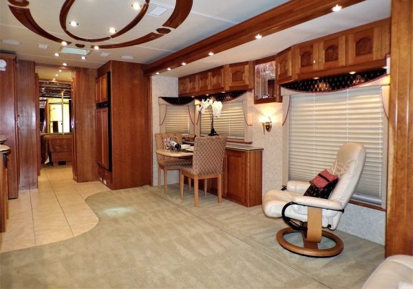 2005 Country Coach Allure 470 Series Mckenzie Bridge - Image 42