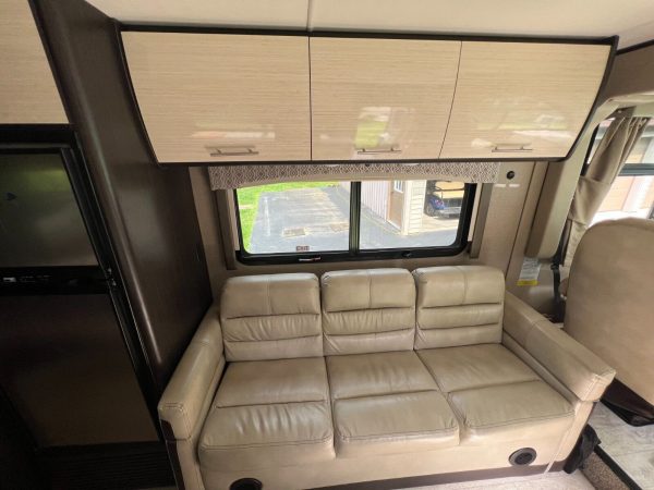 2018 Thor Motor Coach Vegas 25.3 - Image 22