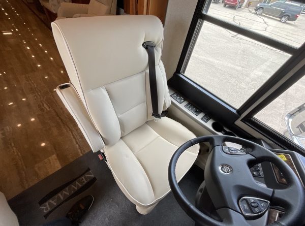 2019 Newmar Dutch Star 4018 - Image 24