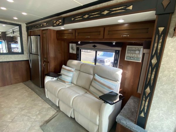 2013 Fleetwood Excursion 33A - Image 22
