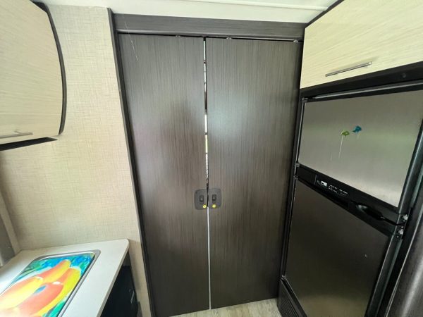 2018 Thor Motor Coach Vegas 25.3 - Image 24