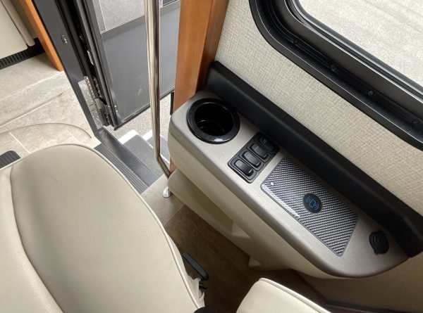 2019 Newmar Dutch Star 4018 - Image 26
