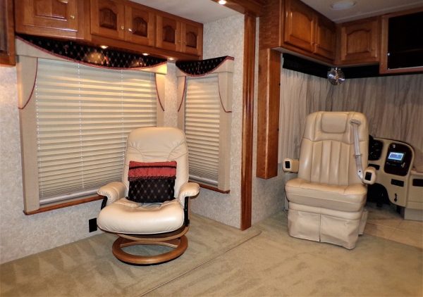 2005 Country Coach Allure 470 Series Mckenzie Bridge - Image 45