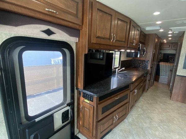 2013 Fleetwood Excursion 33A - Image 23