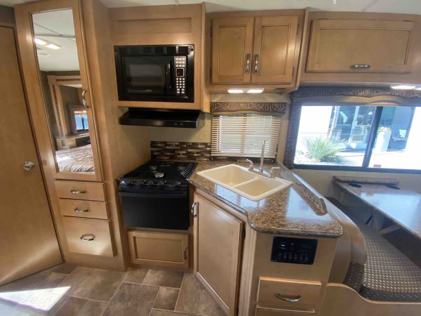 2015 Thor Chateau 26A - Image 37