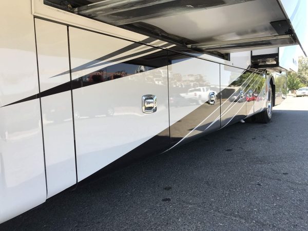 2016 Tiffin Phaeton 40AH - Image 23
