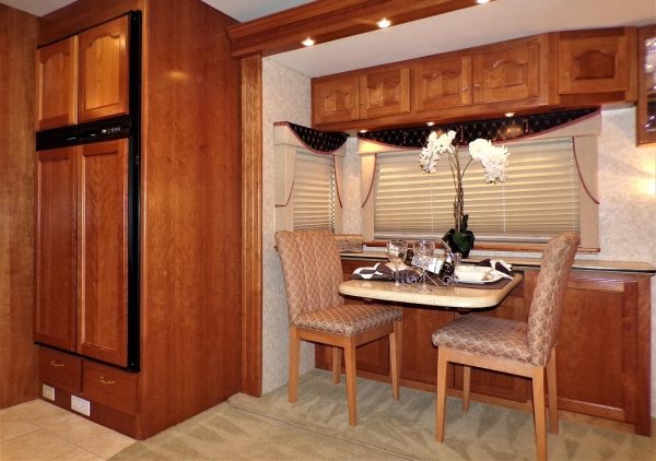 2005 Country Coach Allure 470 Series Mckenzie Bridge - Image 46