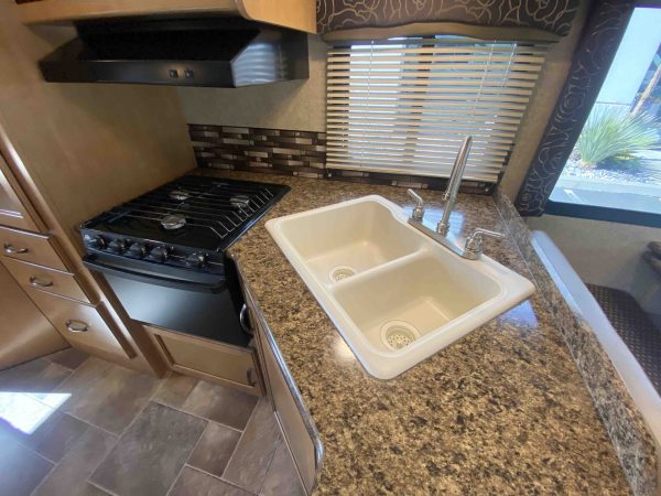 2015 Thor Chateau 26A - Image 38
