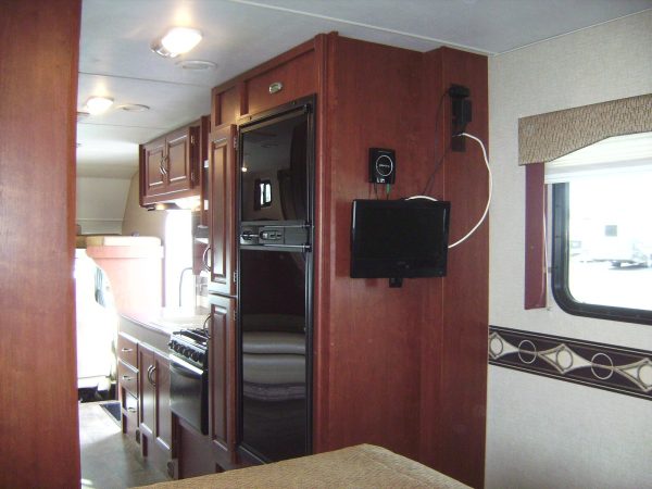 2015 Winnebago Minnie Winnie 27Q - Image 25