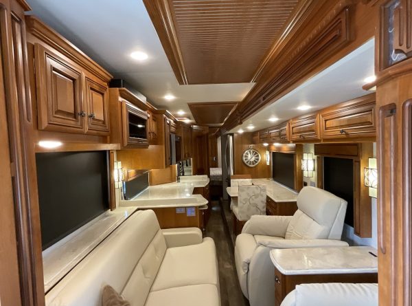 2019 Newmar Dutch Star 4018 - Image 28